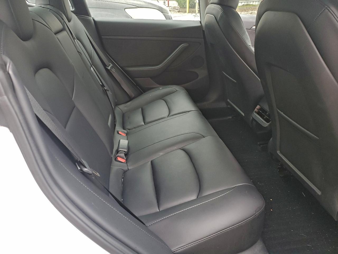 Tesla Model 3 Image 11