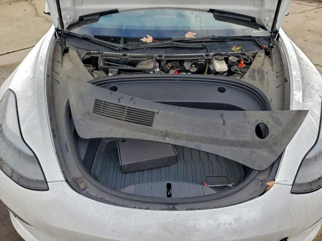 Tesla Model 3 Image 10